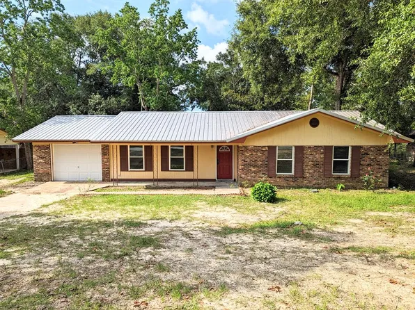 19 Forest Hill Dr, Daleville, AL 36322