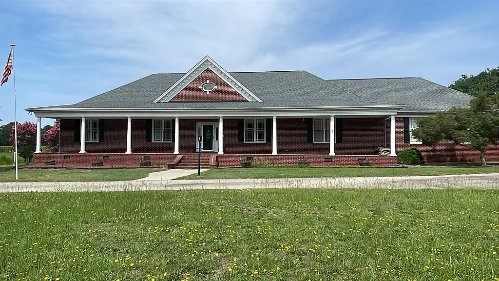 4 bed, 2588 sqft, $4,000 — Photo 1