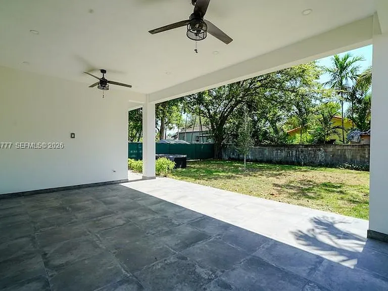 112 NW 24th Ct — Photo 15