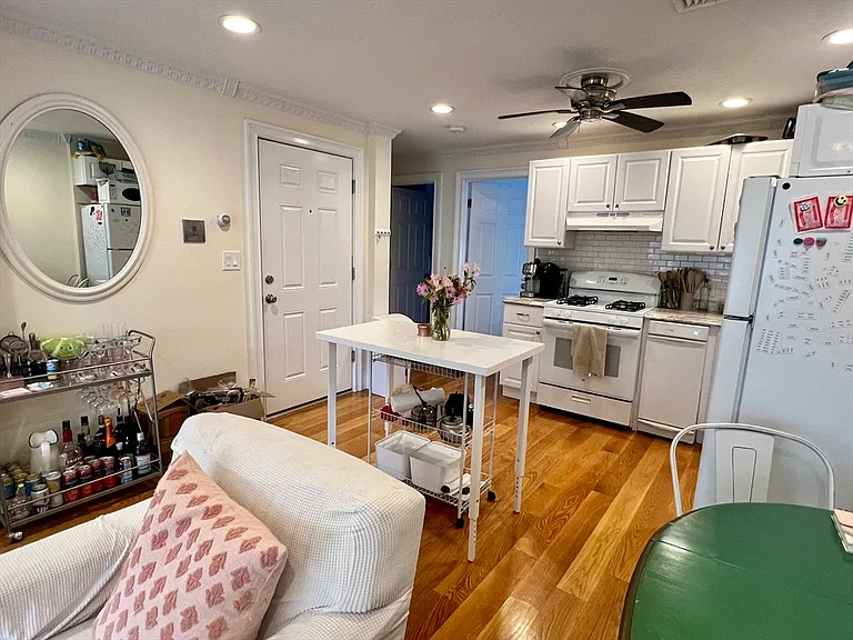 245 E St #3 — Photo 19