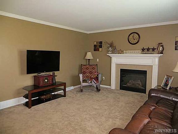 4th image of 131 Chancellor Ln