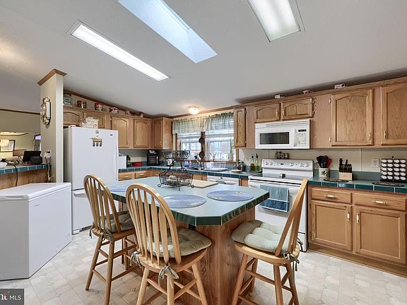 3rd image of 101 Lilly Dr