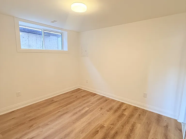 19 Arrowsmith Ave #5B — Photo 12