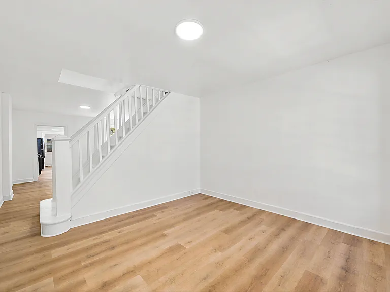 18 Coates St — Photo 2