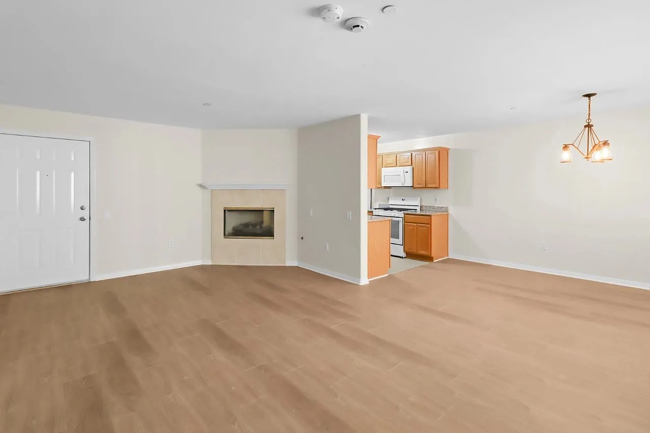 1 bed, 1.0 bath, $2,395 — Photo 3
