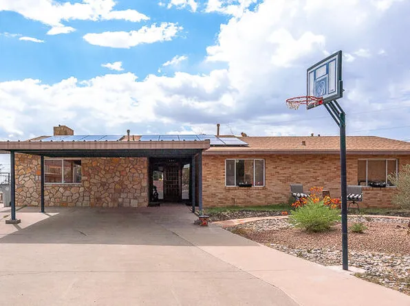 267 Crown Point Dr, El Paso, TX 79912