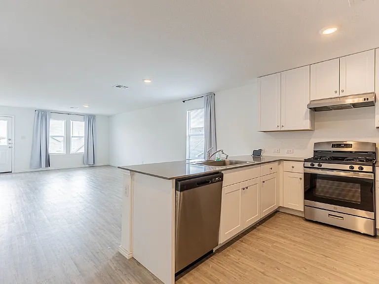 31708 Ambrose St — Photo 5