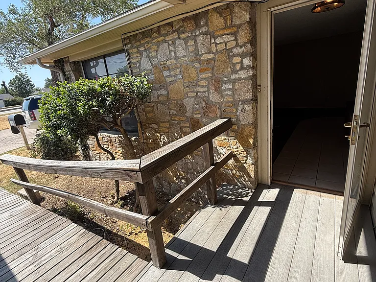 2303 S Memorial Dr — Photo 2