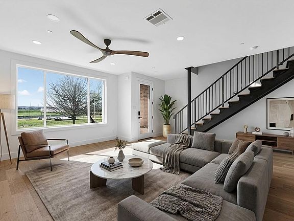 2nd image of 404 Vista Buena Trl