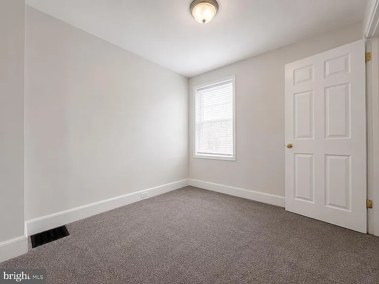 2643 Emerald St — Photo 18
