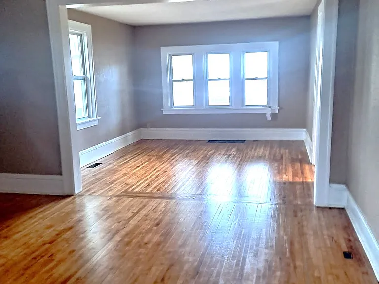 3651 Penn Ave N — Photo 1