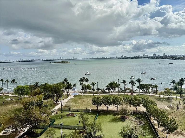 1800 N Bayshore Dr #905 — Photo 29