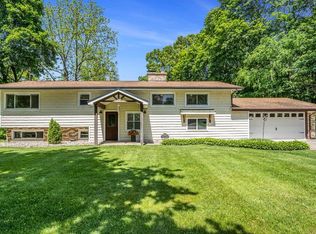 3840 E Gull Lake Dr, Hickory Corners, MI 49060