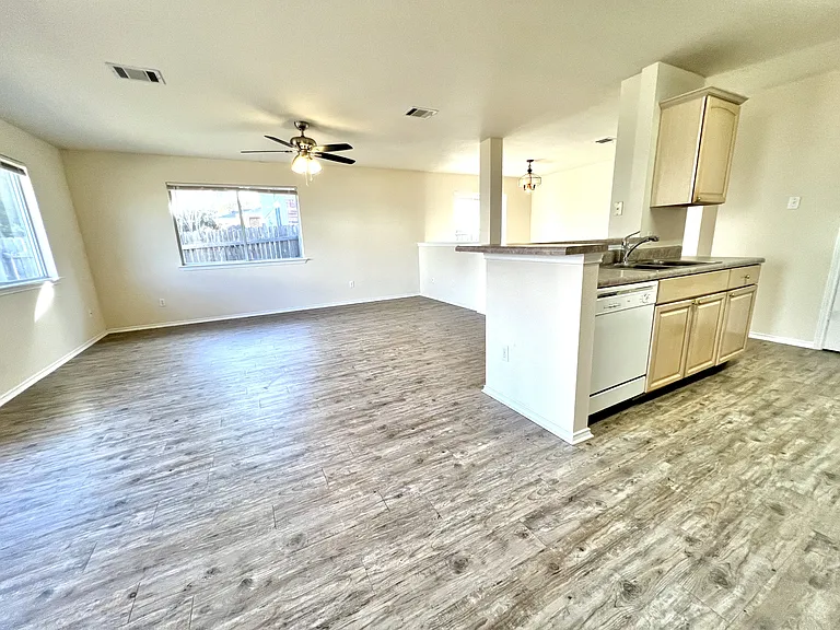 1505 Merrell Cv — Photo 8