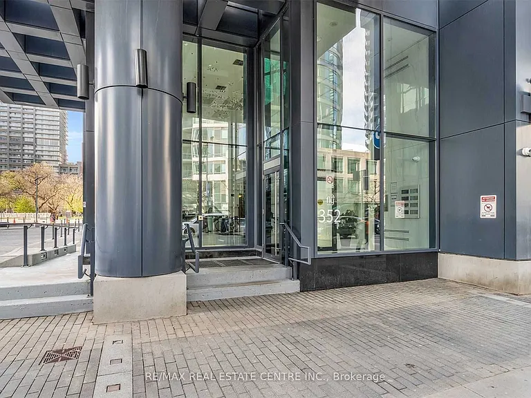 352 Front St W #1413 — Photo 3