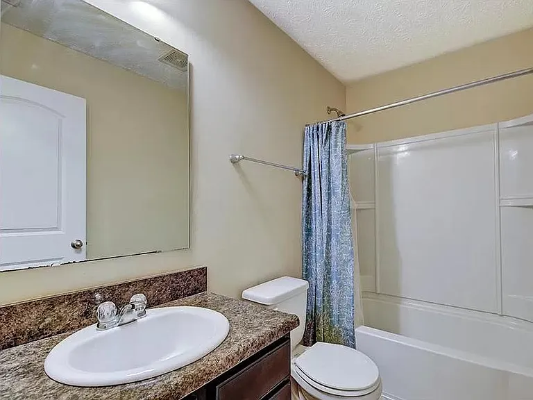Lakecrest Dr — Photo 12