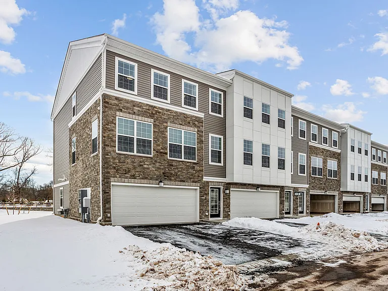 137 Ada Hightower Ave — Photo 3