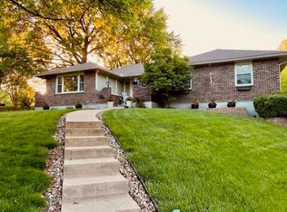 1104 Brookside Ct, Blue Springs, MO 64083