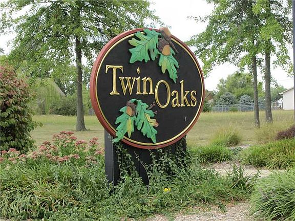 2nd image of 1715 E Twin Oak Blvd