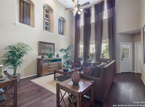 4th image of 827 Cielo Way