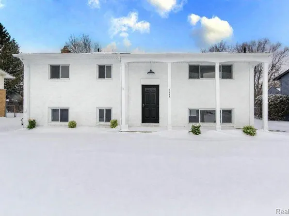 2435 Serra Dr, Sterling Heights, MI 48310