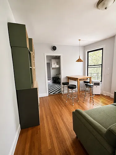 1046 Bergen St Photo 1