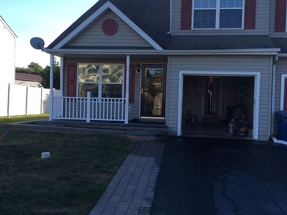 1st image of 302 Paddington Dr