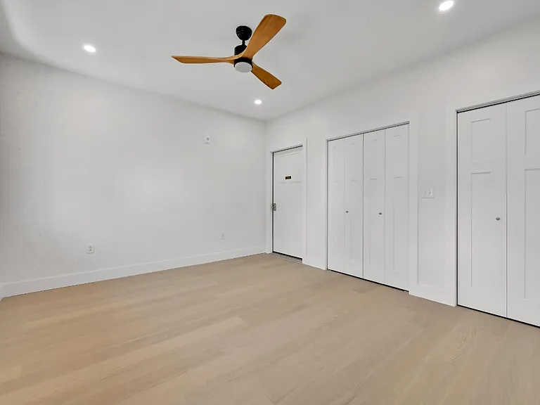 132 E Market St #202 — Photo 8
