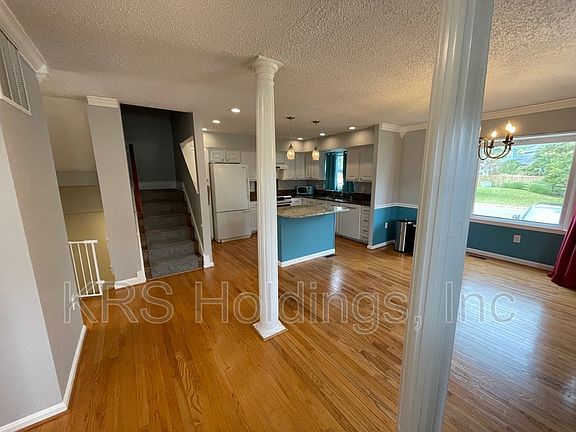 5th image of 5327 Lake Cove Ct