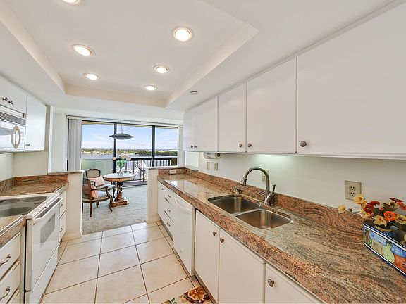 5th image of 115 Lakeshore Dr APT 1146