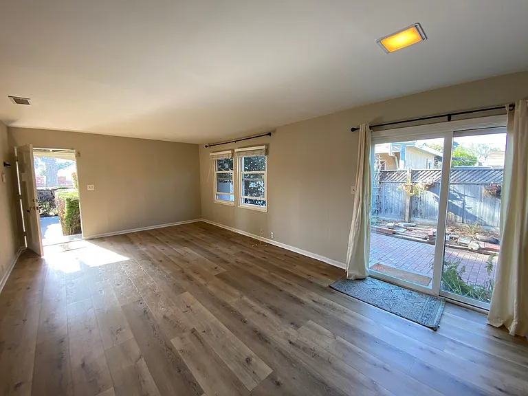 6526 Van Noord Ave — Photo 18