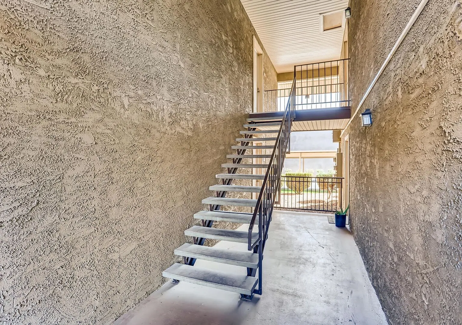 Gated 2-Bedroom Gem Minutes From The Las Vegas Strip! — Photo 4