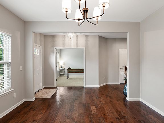 5th image of 610 Stonebridge Ln