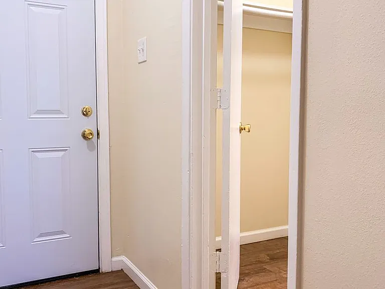 MOVE IN SPECIAL Studios @ $749.00 — Photo 26