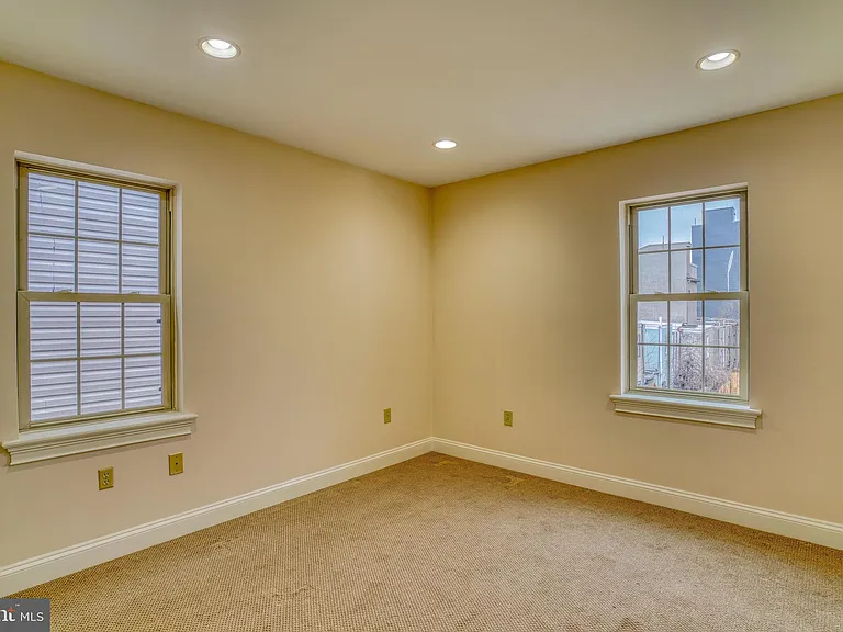 2542 W Girard Ave #2 — Photo 14