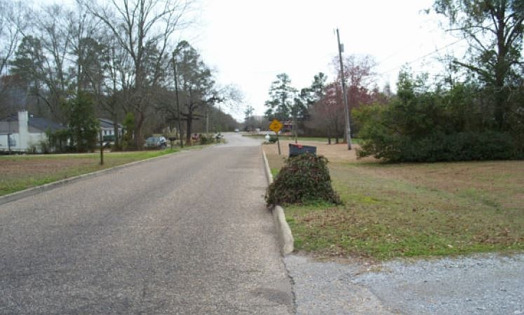 2nd image of 108 Morgan St