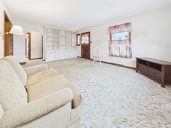 3rd image of 800 Spring St