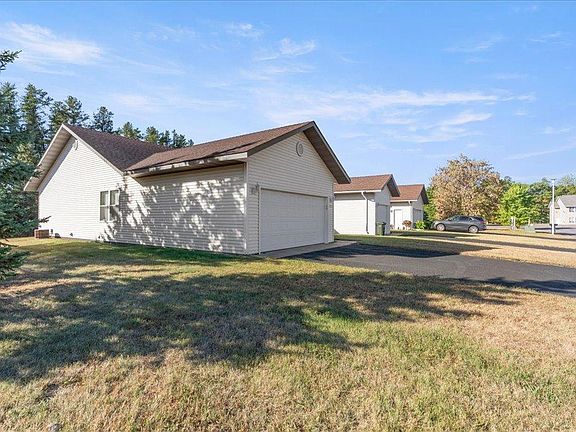 4th image of 2401 Hillcrest Dr