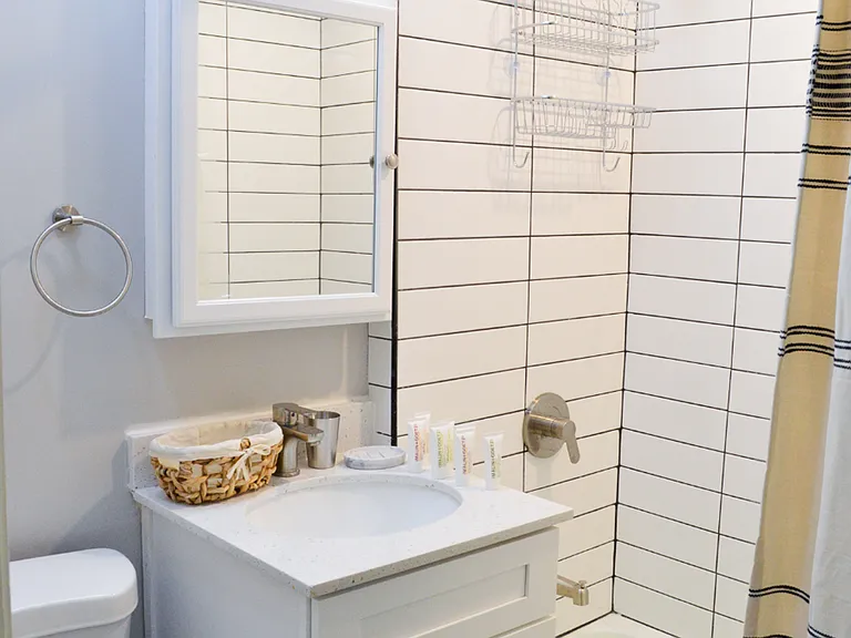853GA W Barry Ave — Photo 23
