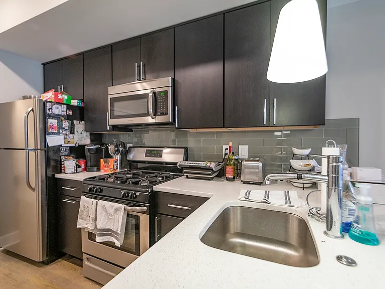 1607 Catherine St — Photo 10