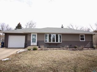 3016 S Carter Pl, Sioux Falls, SD 57105