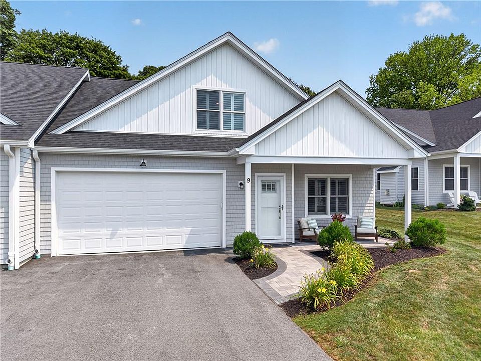 1st image of 9 Blue Heron Dr