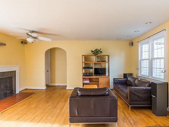 4th image of 10125 Dwight Ave