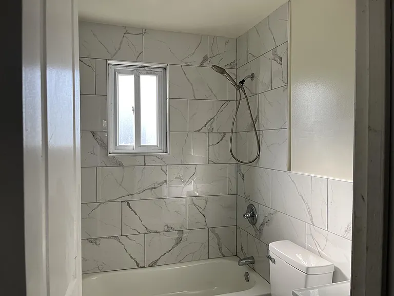 3900 D St SE #301 — Photo 2