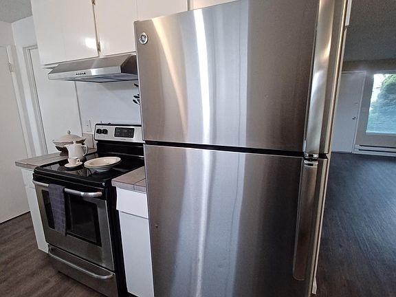 Full size stainless steel refrigerator
