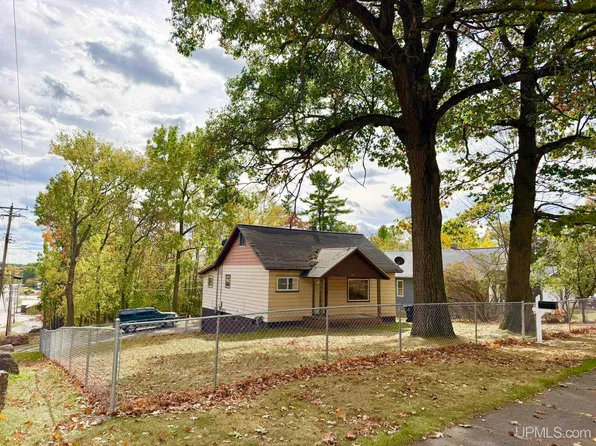 851 E I St, Iron Mountain, MI 49801