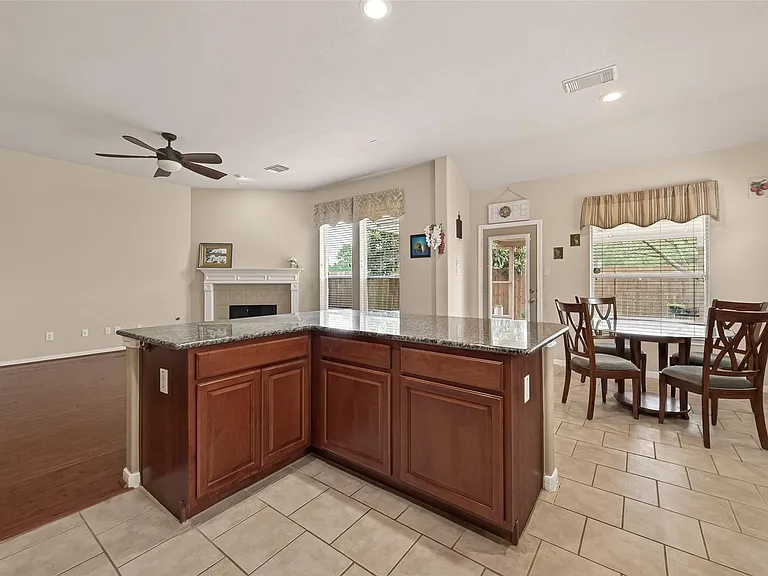13719 Saxony Dr — Photo 17