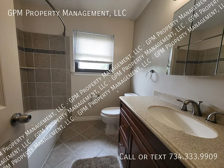 20027 Village Green Ct — Photo 9