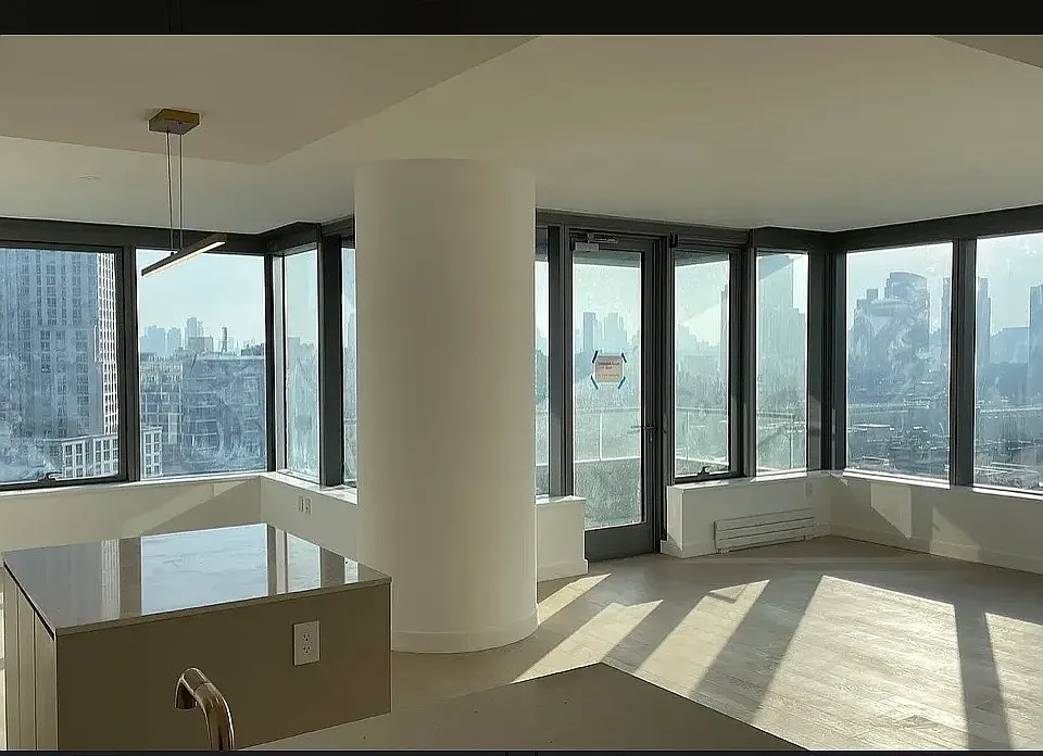 3 Court Sq #1811