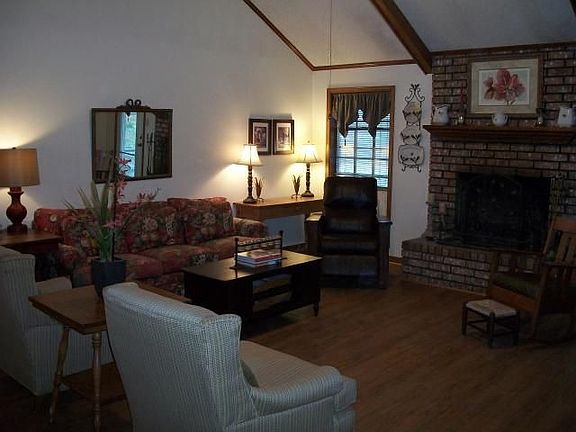 3rd image of 125 Leisure Dr